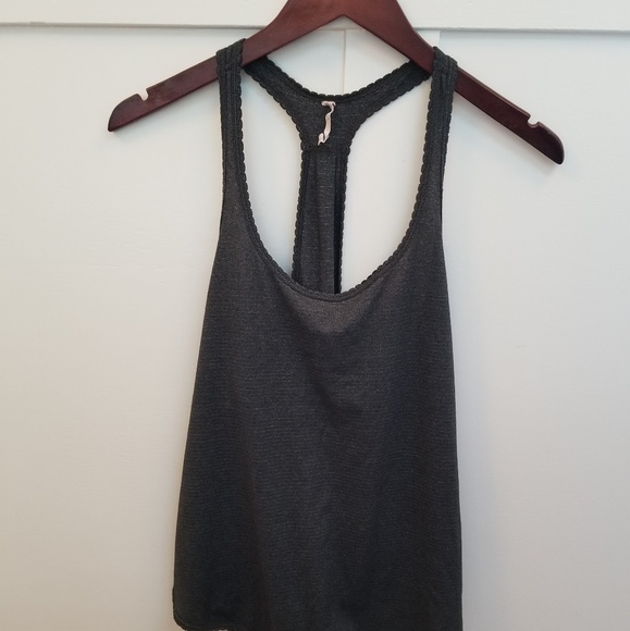 lululemon athletica Tops - Lululemon scallop tank, size 4, excellent shape